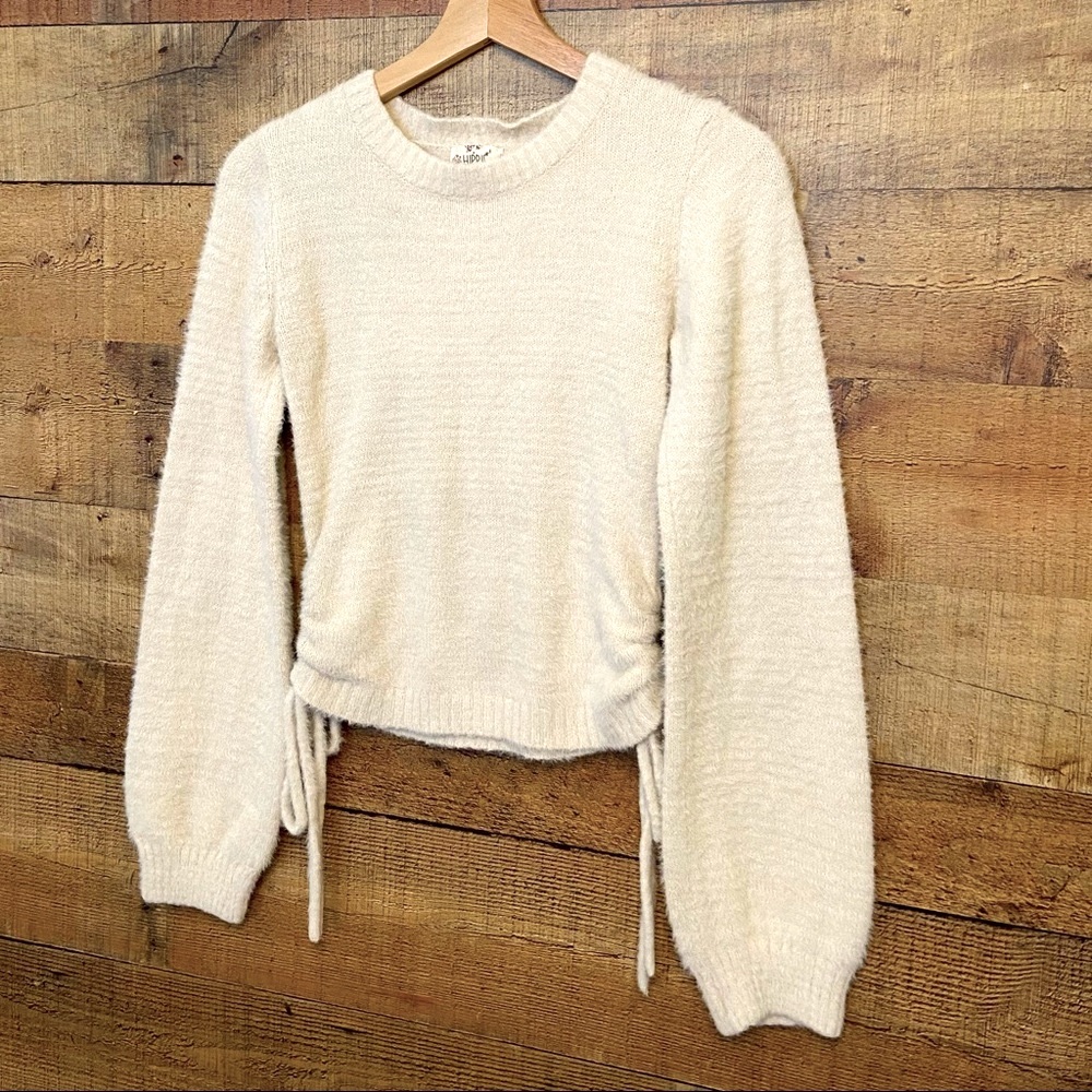 HIPPIE ROSE Cropped Sweater in Cream
